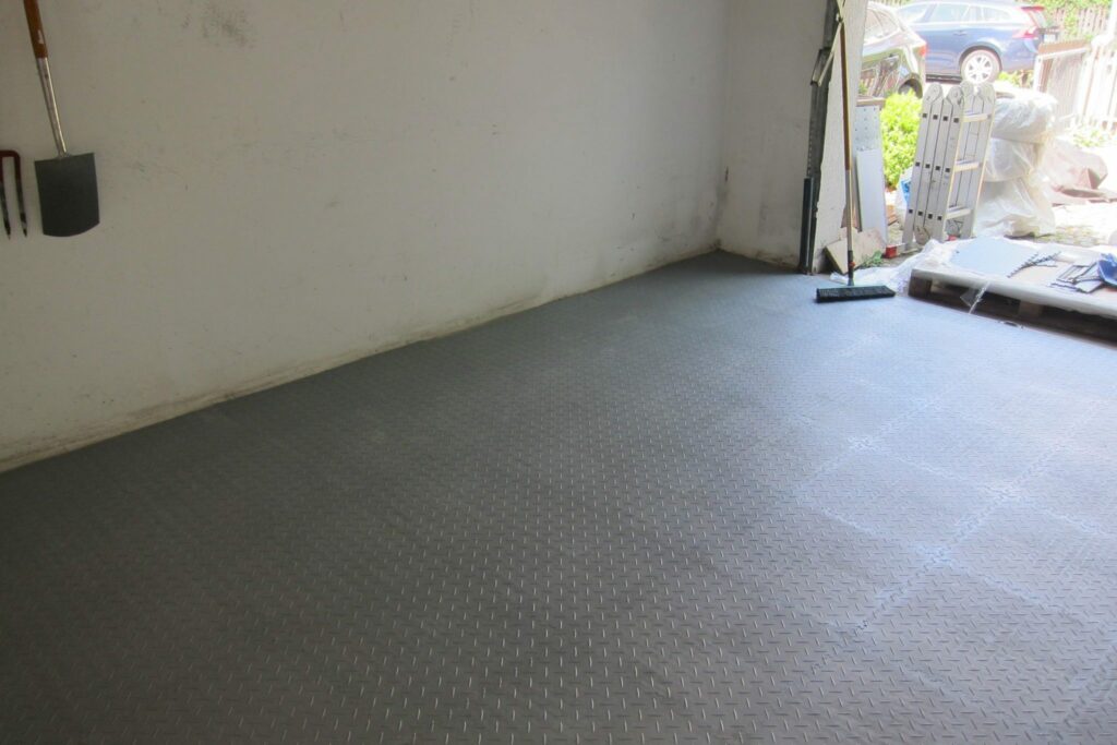 Revêtement de sol gris pour garage, Allemagne